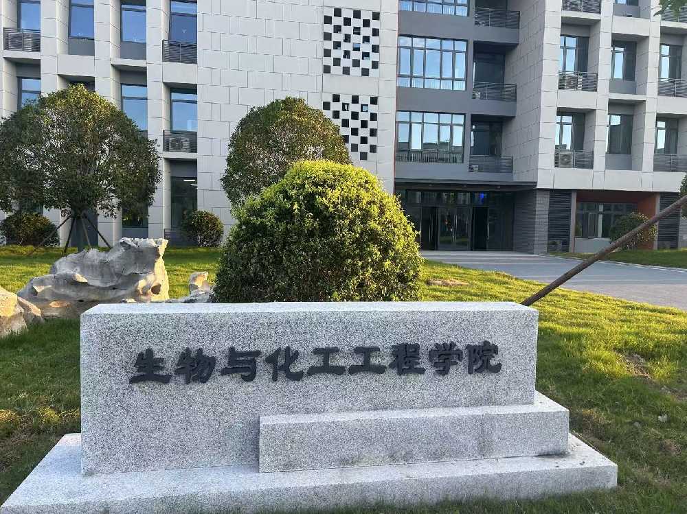 从江县扬州职业大学体育场高杆灯项目